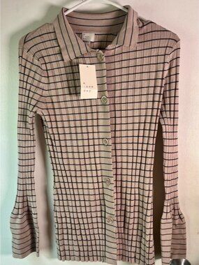 a new day beige/navy stretchy button down